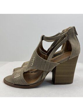 Maurices Elsy Sandals Womens Sz 6M Dark Tan Arrow Suede Faux Leather Block Heels